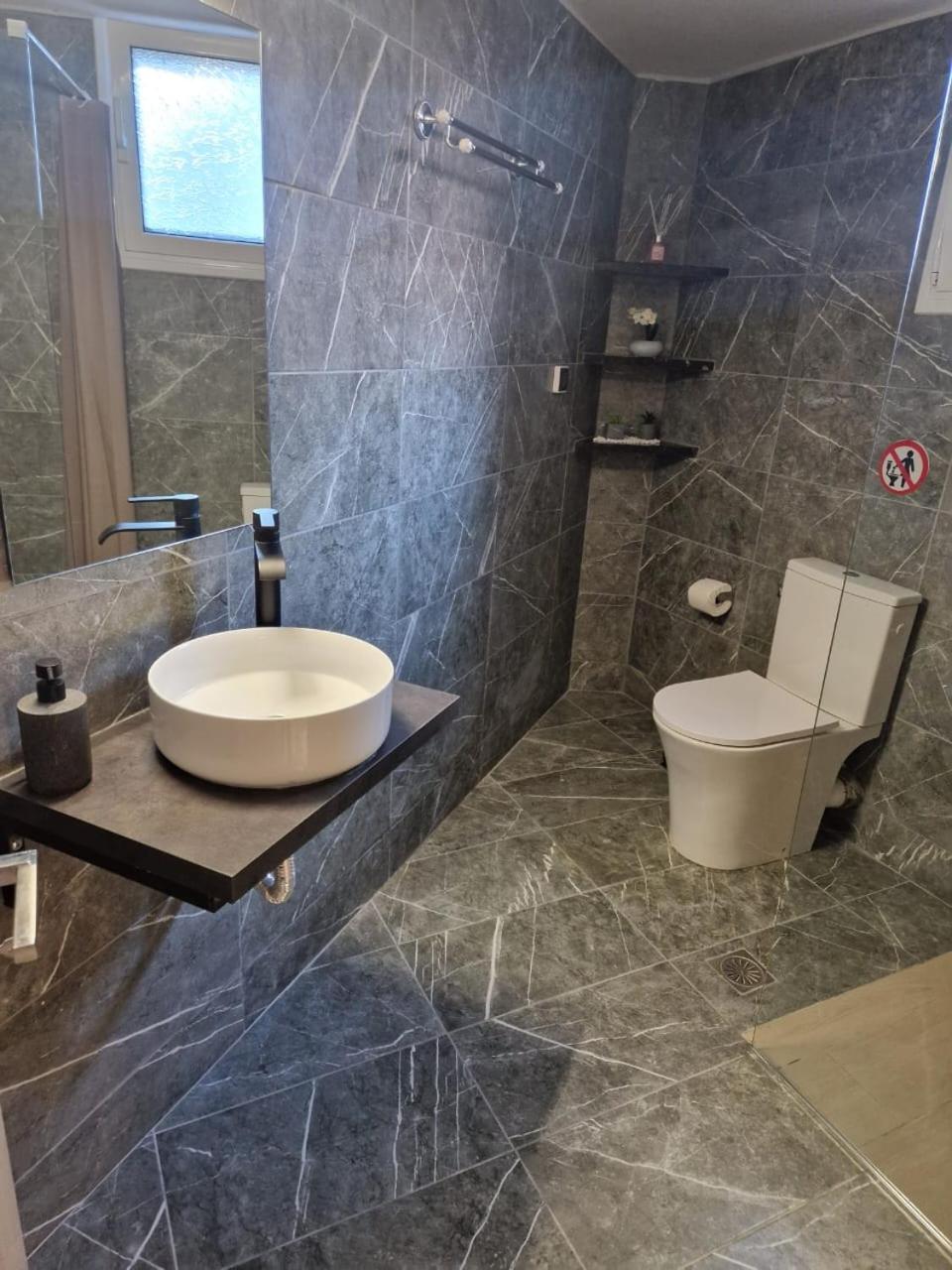 Flyhome Apartment Near The Airport Σπάτα Εξωτερικό φωτογραφία